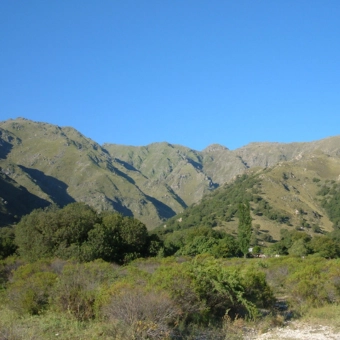 Venta de Terrenos con vista a las Sierras que comercializa La reserva Urbanismo manteniendo el desarrollo sustentable terrenos con vegetación y sierras para comercializar en La Reserva Urbanismo